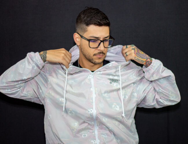 Single, vídeo set, 17 anos de carreira: entenda a potência criativa de Rennan Feijó e seu novo projeto, Praise (BR)