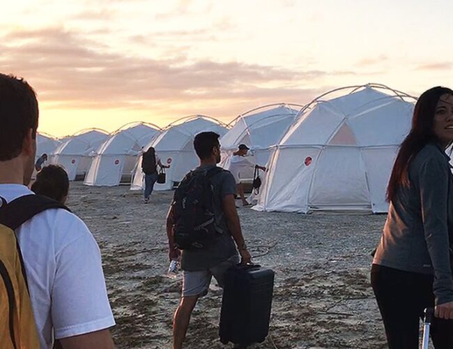 Chocante: Fyre Festival 2 é adiado um mês antes da data prevista. Organização busca novo local e data
