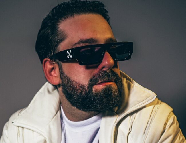 Com 10 anos de carreira e passagens por grandes selos, Double Disco desembarca na Beeside Records com ”Beyond The Tide”