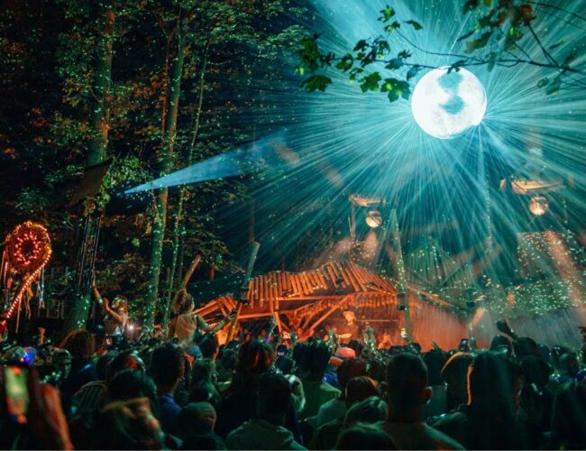 E-music pelo mundo: a nação belga transformou uma cultura underground no maior festival eletrônico do mundo