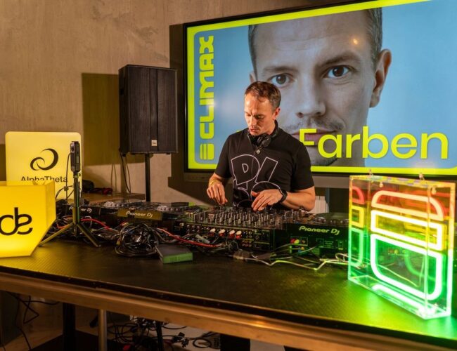 Baseado em dados coletados de 13 plataformas e 17 indicadores, Clímax lança seu Top 100 DJs de 2025