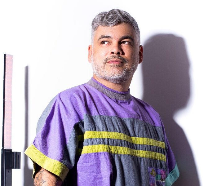Com data no Hï Ibiza e showcase da Cocada Music em Portugal, Leo Janeiro embarca para turnê europeia
