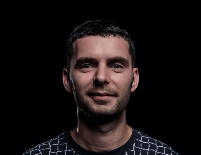 Retornando ao D-EDGE SP, Priku traz refinado minimal romeno à Moving desta quinta