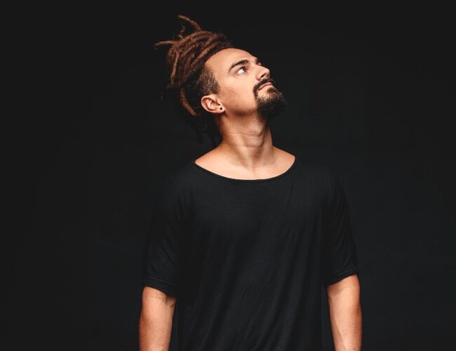 Com influências do electro techno dos anos 2000, DJ Glen reafirma nova era da Discotech em “From Out Of Space”