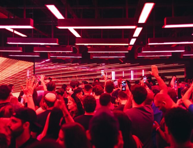 Victor Lou, Abbud, Trallez e D-Nox comandam a semana no D-EDGE SP