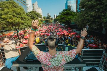 Às vésperas da 8ª edição do Bloco Dre Tarde, Dre Guazzelli reflete sobre a trajetória do projeto no Carnaval de São Paulo