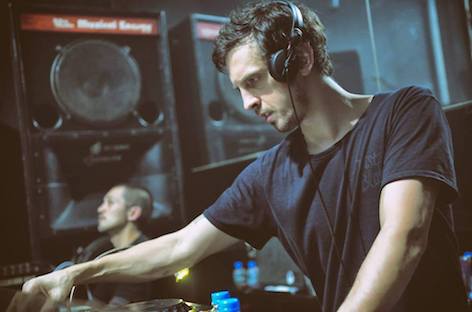 Rhadoo retorna ao D-EDGE durante a programação de carnaval representando a vanguarda romena