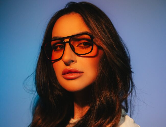 Polly amplia presença internacional na cena com “More” e estreia pela Hood Politics Records 