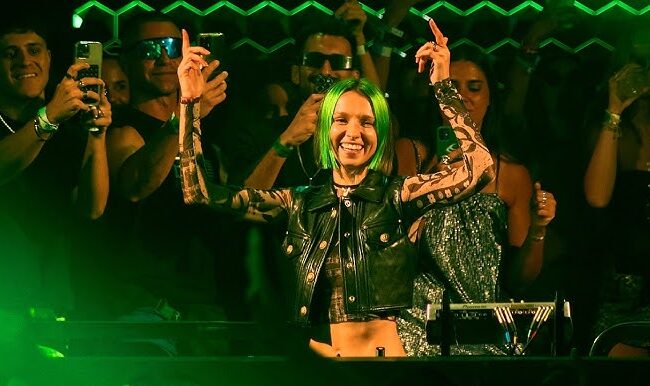 Baixo número de residências femininas no verão europeu chama atenção. DJs mulheres estão em falta ou as curadorias ainda são muito masculinas?