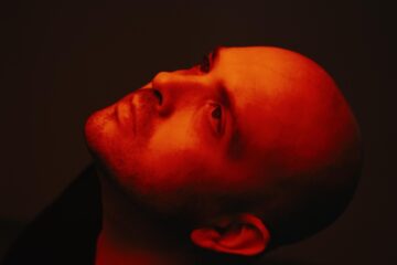 Além do techno: Victor Ruiz revela sua faceta mais livre e pessoal em “VICTOR”, primeiro álbum após 20 anos de carreira