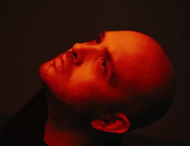 Além do techno: Victor Ruiz revela sua faceta mais livre e pessoal em “VICTOR”, primeiro álbum após 20 anos de carreira