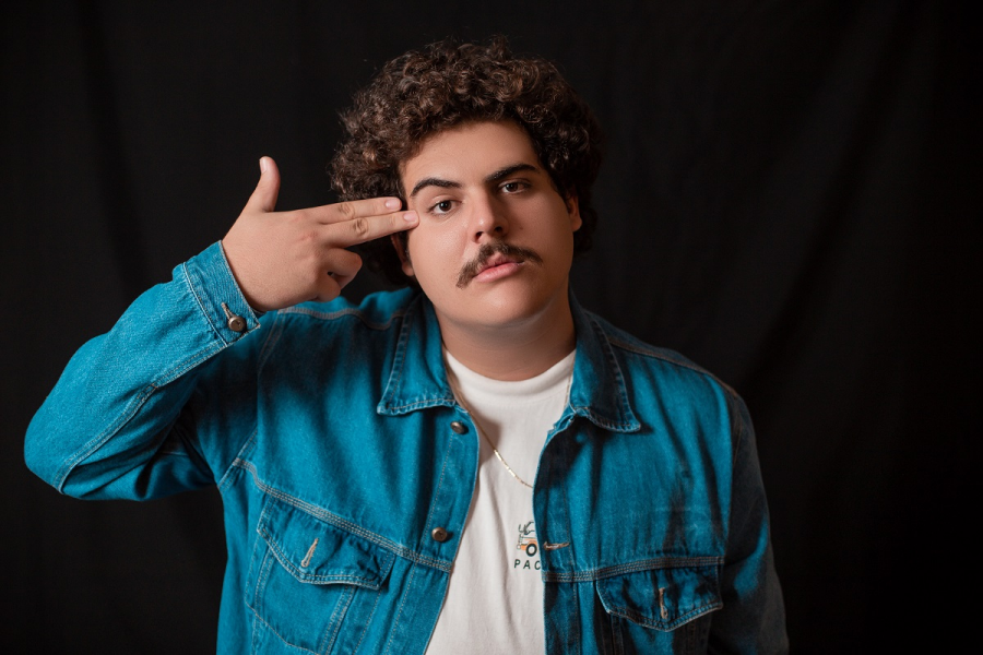 O groove e simpatia do novo nome do tech house brazuca: Brisotti